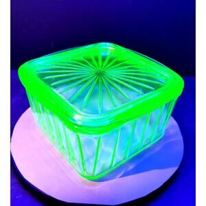 722. Fridge with Lid UV Reactive